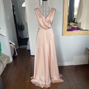 NWT ASOS Design Satin V-Neck Satin Maxi Blush Pink Dress. Size 6. Medium.